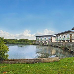2 Berth Luxury Lakeside Apartment Pet
